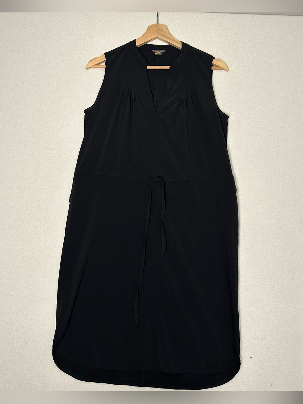 Eddie Bauer Sleeveless Black Drawstring Midi Dress stretchy
